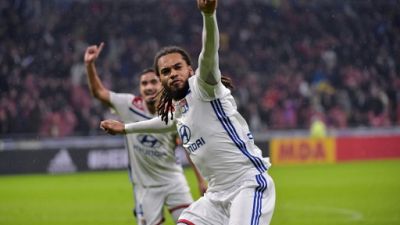Ligue 1: Lyon, vainqueur du derby contre Saint-Etienne (1-0), grimpe provisoirement à la 2e place 