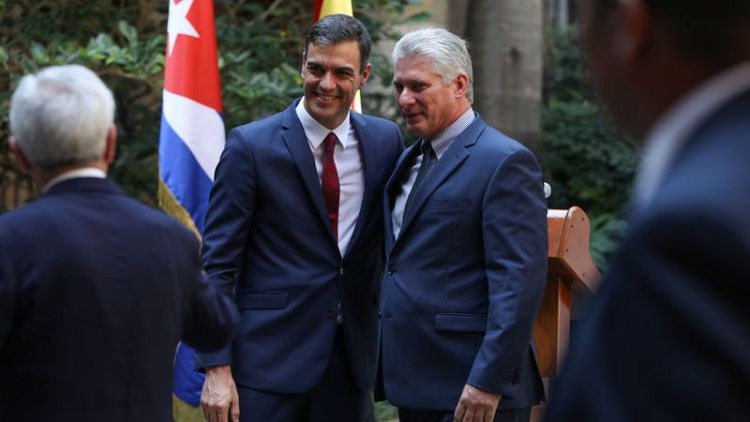 On historic visit, Spanish premier bets on Cuba business opportunities