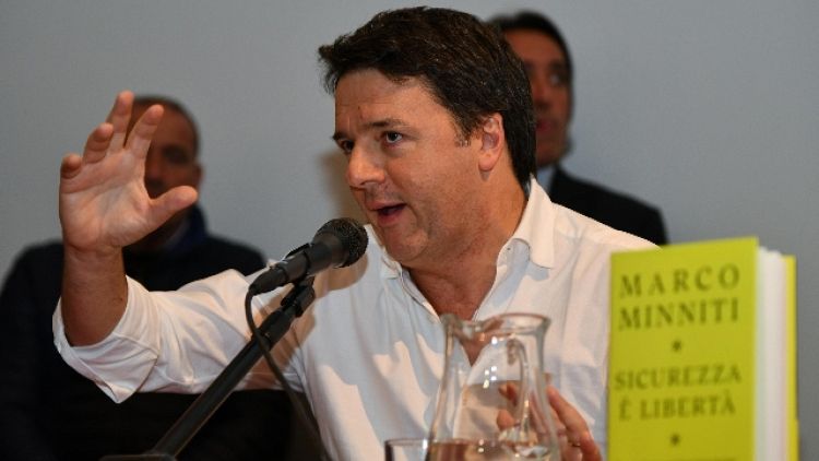 Manovra: Renzi, prima fango ora copiano