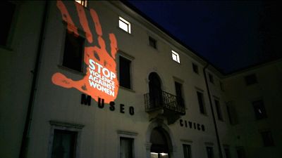 Violenza donne: Museo Civico si illumina