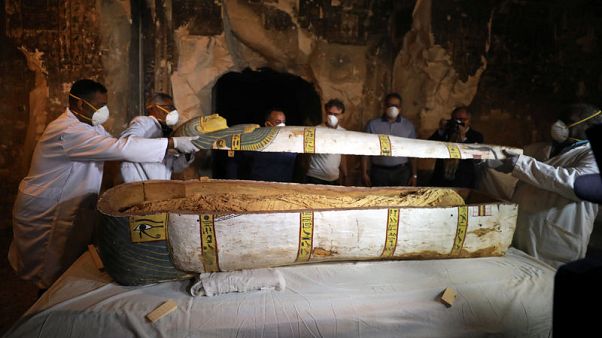 مصر تكشف عن تابوت أثري لم يفتح من قبل يضم مومياء امرأة مصر تكشف عن تابوت أثري لم يفتح من قبل يضم مومياء امرأة