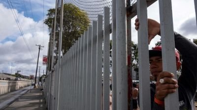 Accord USA-Mexique pour que les demandeurs d'asile restent côté mexicain