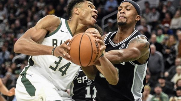أنتيتوكونمبو يقود باكس للفوز على سان أنطونيو في دوري السلة أنتيتوكونمبو يقود باكس للفوز على سان أنطونيو في دوري السلة