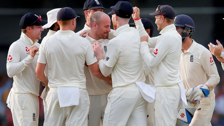 Cricket - Sri Lanka top order crumbles, England eye series sweep