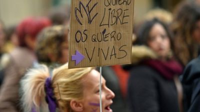 Espagne: des milliers de manifestants contre les violences envers les femmes