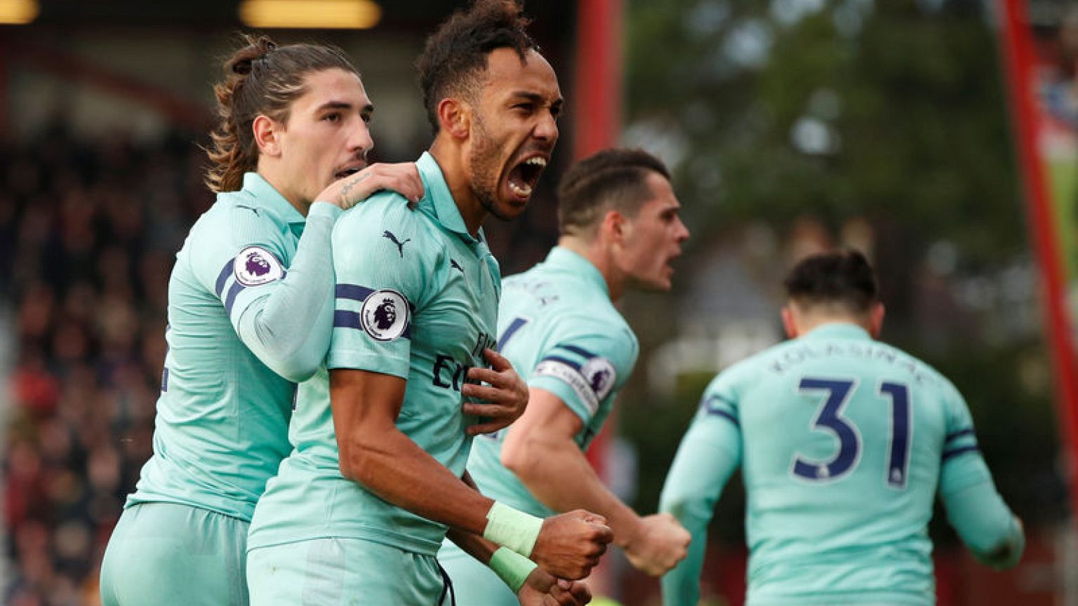 أوباميانج يقود أرسنال للفوز 2-1 على بورنموث