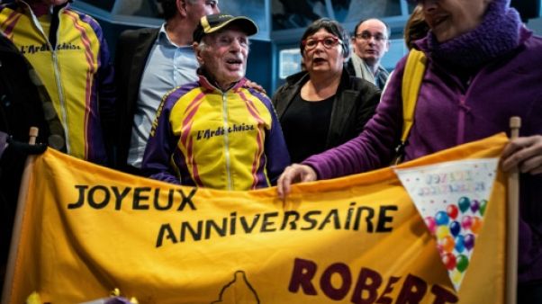 107 ans et toutes ses jambes: il fête son anniversaire à vélo ! 107 ans et toutes ses jambes: il fête son anniversaire à vélo !