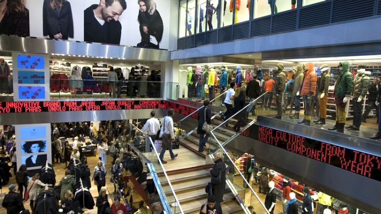 French consumer confidence falls in November to lowest since February 2015
