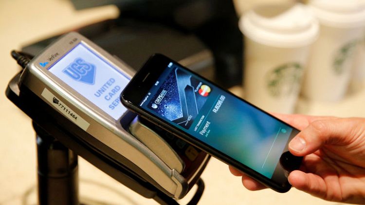 Fed official frets over risks to Apple Pay, other mobile payments