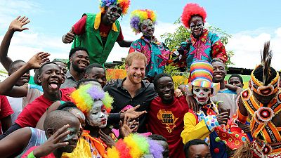 الأمير هاري يزور سيركا في مشروع شباب زامبيا