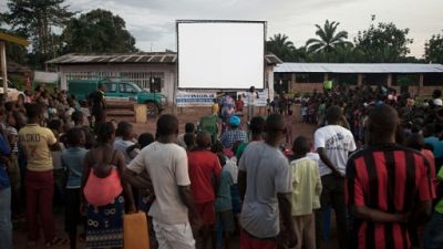 En Centrafrique, sensibiliser grâce au cinéma ambulant