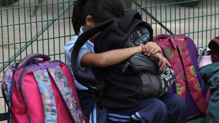 حكومة الهند تنتقد الحقائب المدرسية الثقيلة والواجبات المنزلية