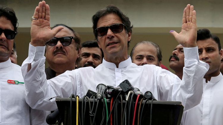 Pakistan PM says his party, army 'on one page' to mend India ties