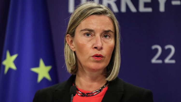 الاتحاد الأوروبي يؤكد التزامه بالاتفاق النووي الإيراني خلال محادثات مع ظريف