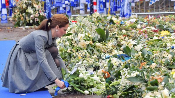 Prince William and Kate pay tribute to Leicester City crash victims Prince William and Kate pay tribute to Leicester City crash victims