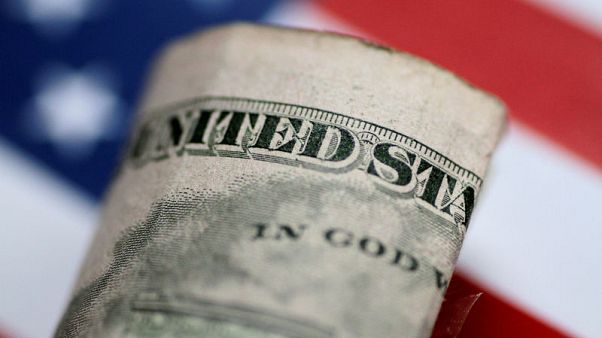 الدولار يتراجع بفعل تغير توقعات الفائدة الأمريكية الدولار يتراجع بفعل تغير توقعات الفائدة الأمريكية