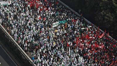 Angry Indian farmers march on parliament to denounce their plight Angry Indian farmers march on parliament to denounce their plight