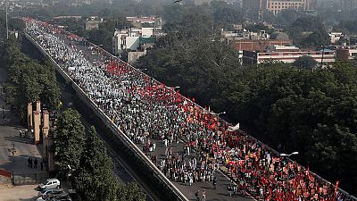 مزارعون غاضبون في الهند يخرجون في مسيرة نحو البرلمان للشكوى من محنتهم