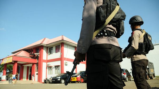 Indonesia military joins manhunt for 87 inmates after jailbreak Indonesia military joins manhunt for 87 inmates after jailbreak