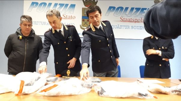 Brennero, sequestro armi guerra e droga Brennero, sequestro armi guerra e droga