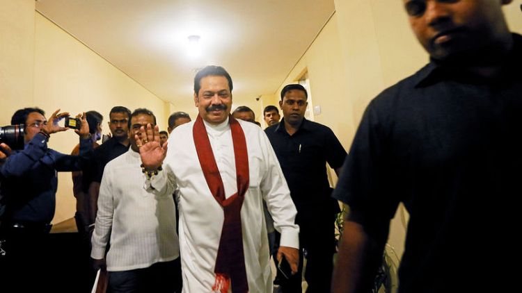 برلمان سريلانكا يوقف صرف رواتب الوزراء للضغط على رئيس الحكومة