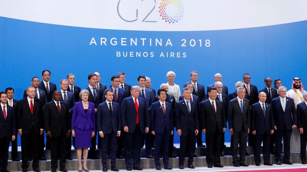 تهميش ولي عهد السعودية عند التقاط صورة جماعية في قمة مجموعة العشرين تهميش ولي عهد السعودية عند التقاط صورة جماعية في قمة مجموعة العشرين