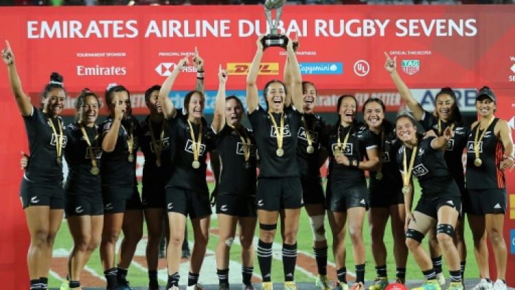 Rugby à VII: les Black Ferns enchaînent, les Bleues 7e à Dubaï