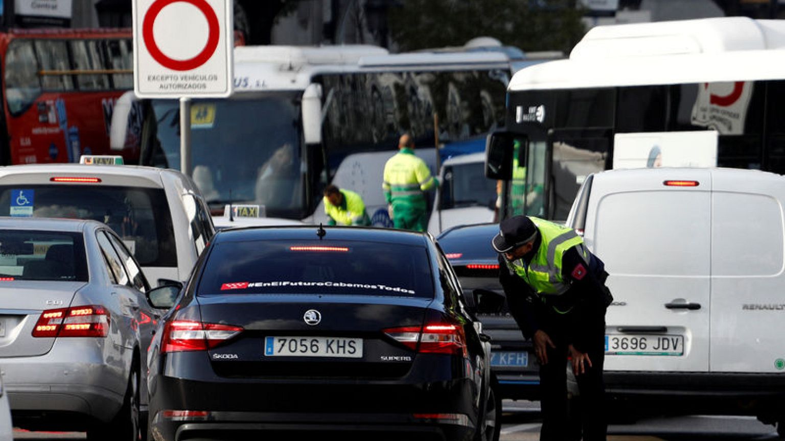 Madrid restricts traffic in city centre to clean up air pollution