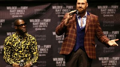 Boxe: les anciennes gloires voient Wilder battre Fury