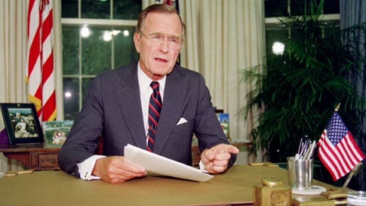 George Bush dans le Bureau ovale de la Maison Blanche le 27 septembre 1991