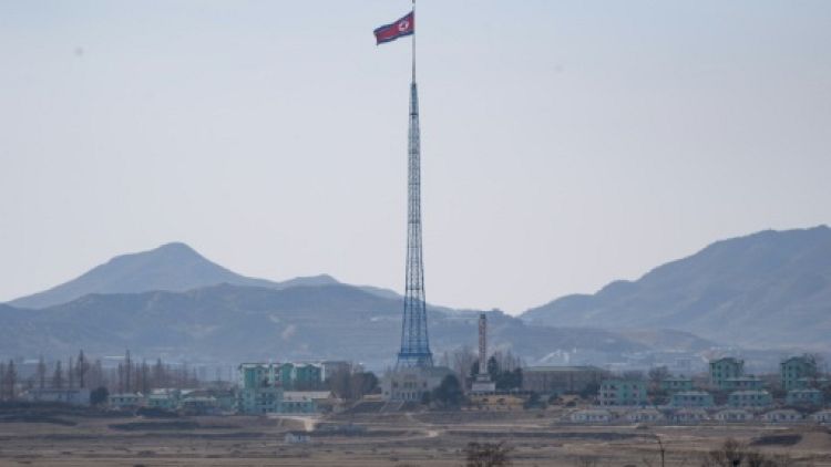Le drapeau nord-coréen près du village de Panmunjom, le 21 février 2018