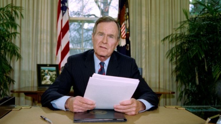 Nombreux hommages à l'ex-président américain Georges H.W. Bush après son décès