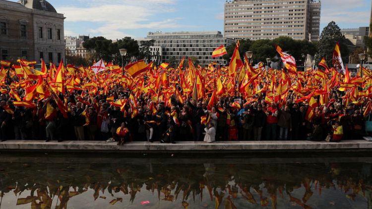 آلاف يتظاهرون في مدريد تأييدا لوحدة إسبانيا