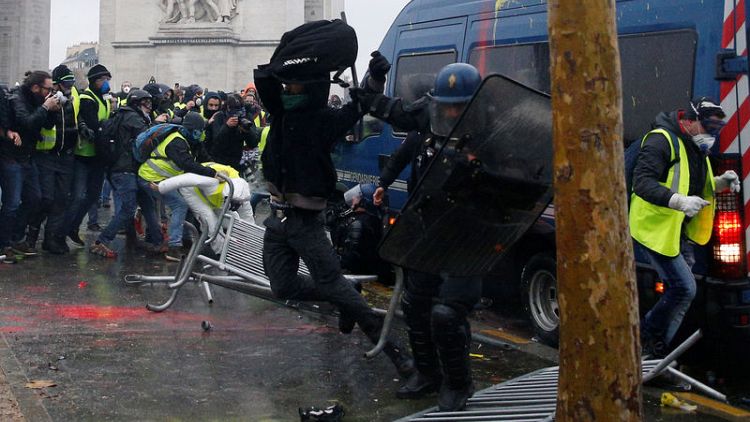 الشرطة الفرنسية: اعتقال أكثر من 200 خلال احتجاجات باريس