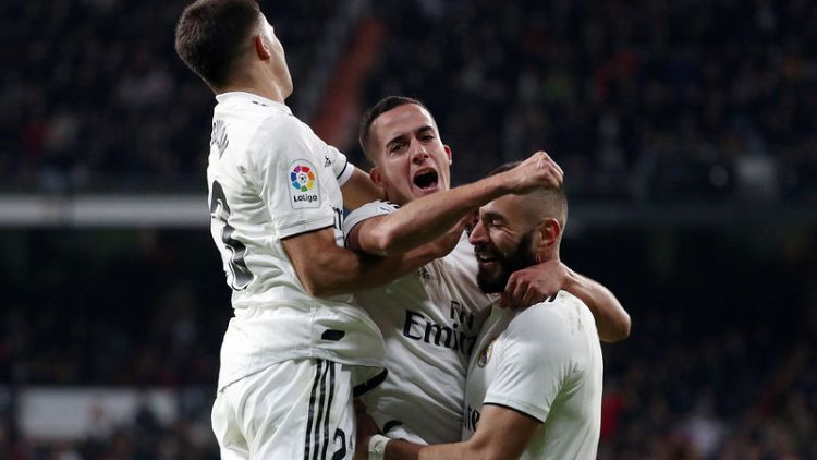 Real Madrid fumble their way to victory over Valencia