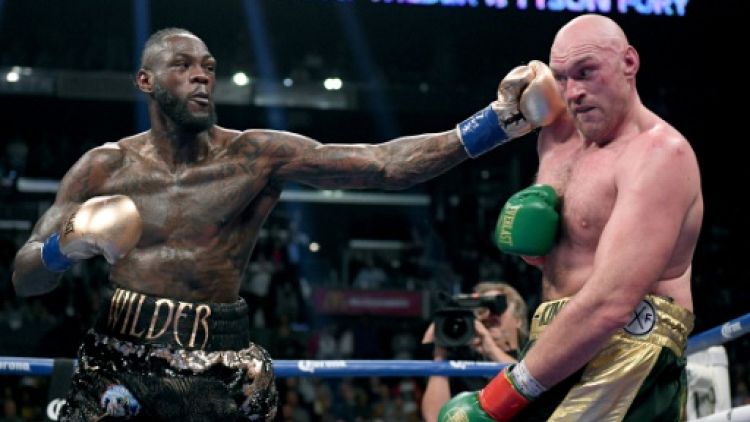 Boxe: Wilder, malmené par Fury, conserve son titre WBC des lourds