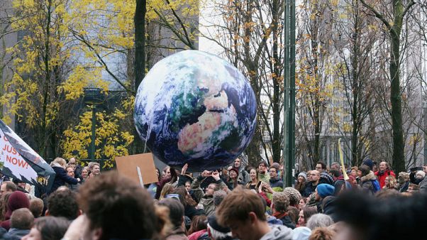 Thousands of Belgians march against global warming Thousands of Belgians march against global warming