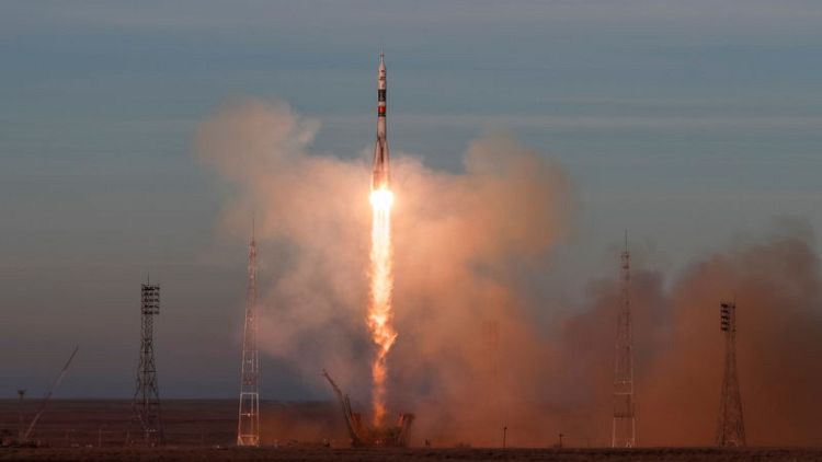 روسيا تطلق صاروخ سويوز في رحلة مأهولة إلى محطة الفضاء الدولية