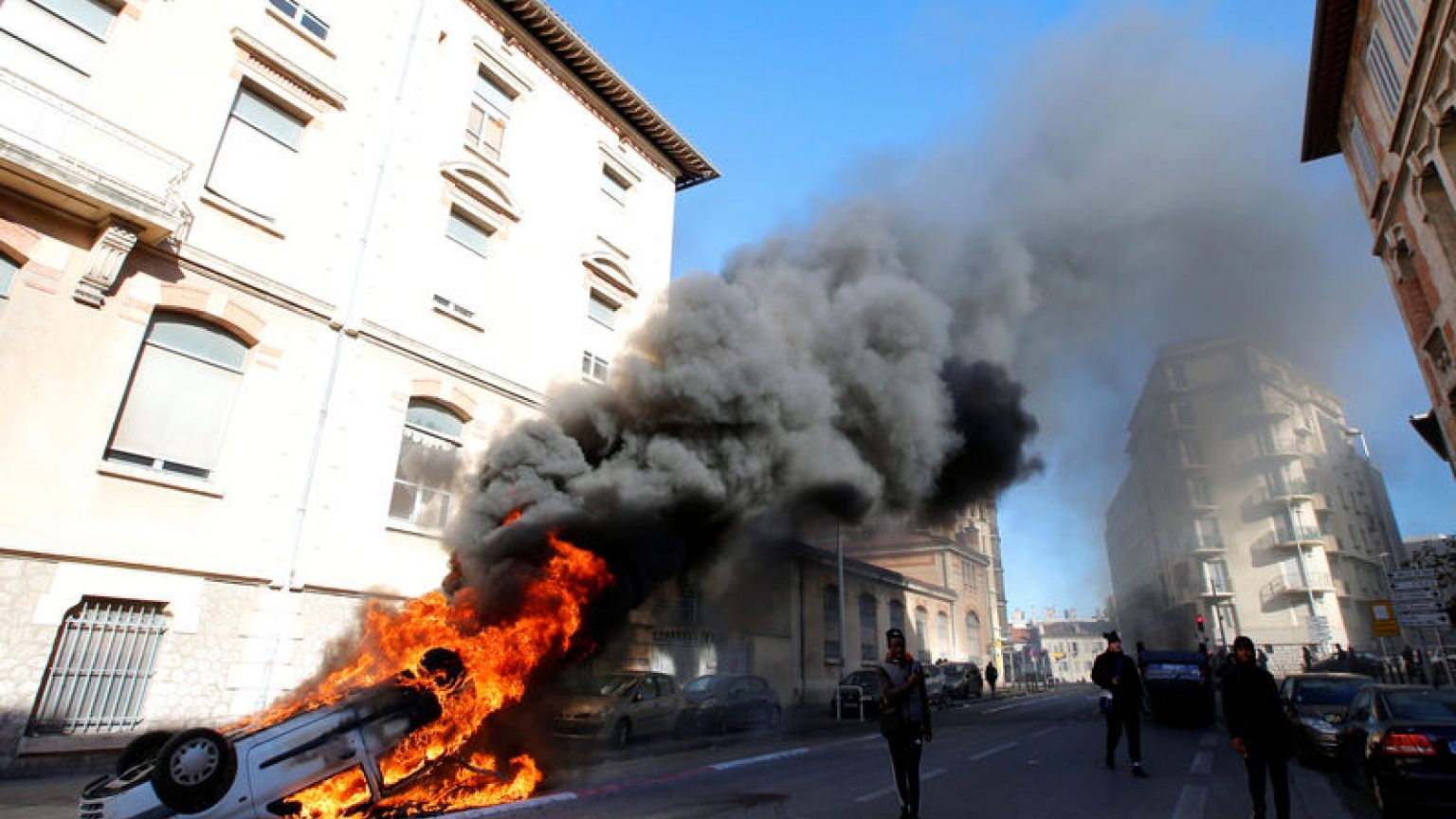 Macron administration warns of 'great violence' in Paris from hard core 'yellow vests'