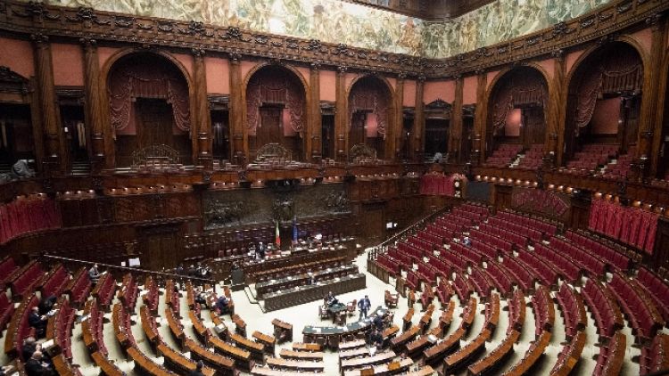 Manovra torna in commissione alle 14