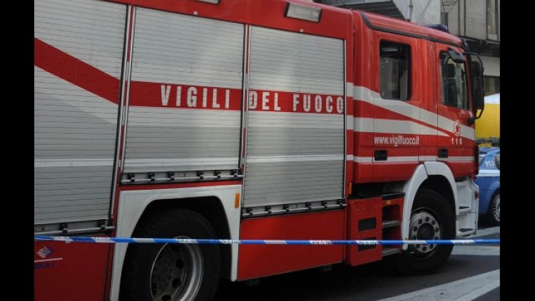 Incendio in palazzina a Milano