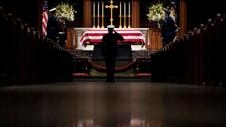 جثمان الرئيس الأمريكي الأسبق جورج بوش الأب يصل مثواه الأخير