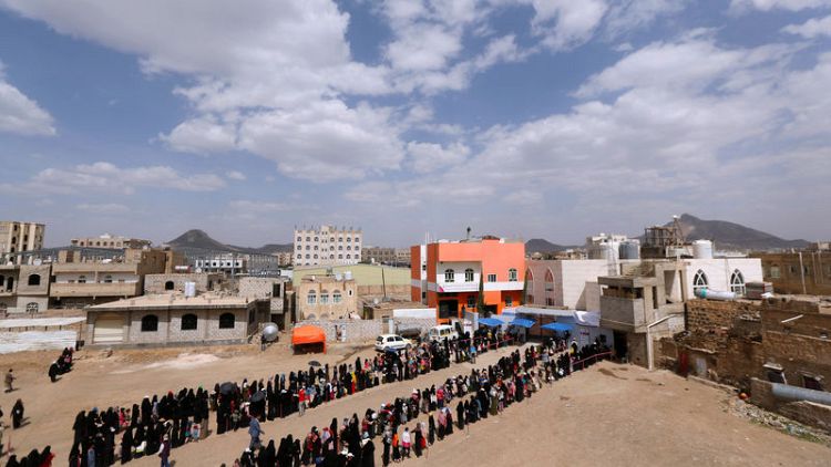 برنامج الأغذية: عدد من يعانون أزمة أو حالة طارئة باليمن قد يبلغ 20 مليونا