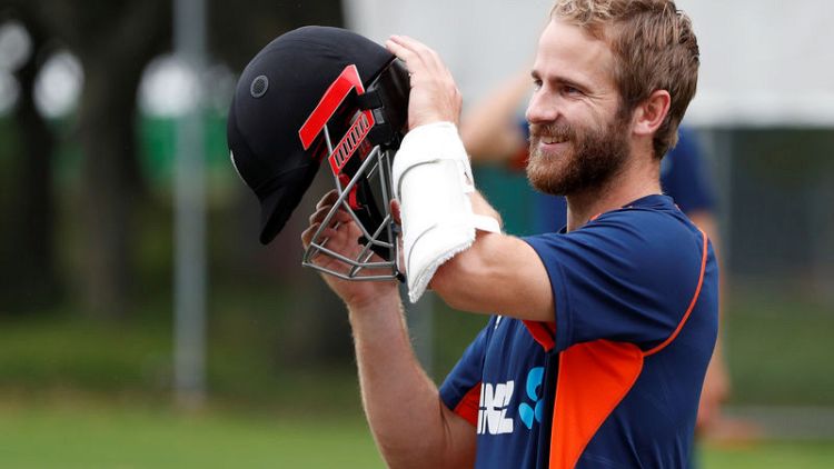Williamson and Nicholls dig in to put Kiwis on top