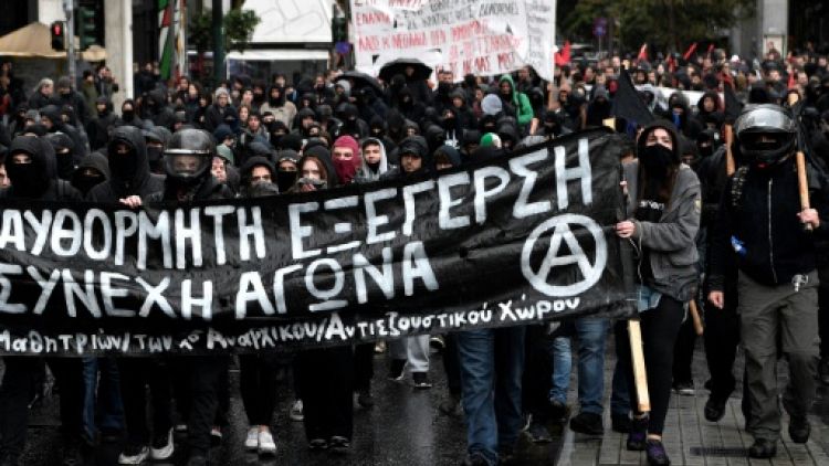 Grèce: manifestations et incidents en mémoire d'un lycéen tué par un policier