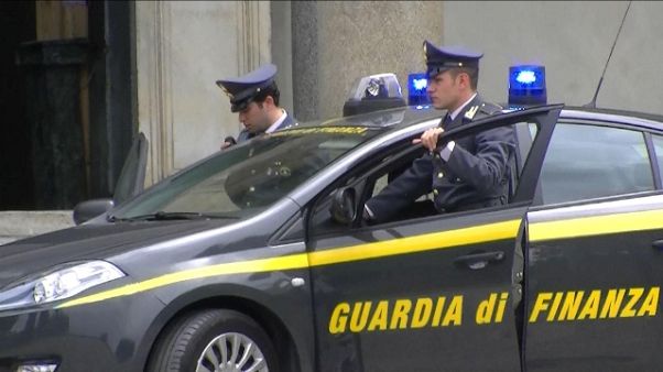 Scoperta fabbrica per produrre sigarette Scoperta fabbrica per produrre sigarette