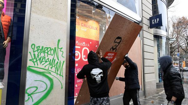 Paris cleans up as Macron prepares response to yellow vests Paris cleans up as Macron prepares response to yellow vests
