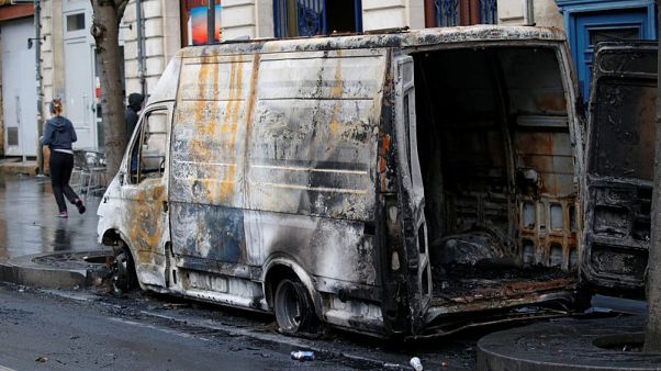 Central bank slashes French fourth-quarter growth estimate on protests Central bank slashes French fourth-quarter growth estimate on protests