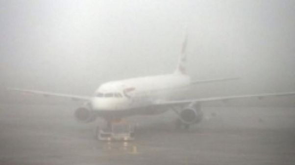Aeroporti, disagi per nebbia a Firenze Aeroporti, disagi per nebbia a Firenze