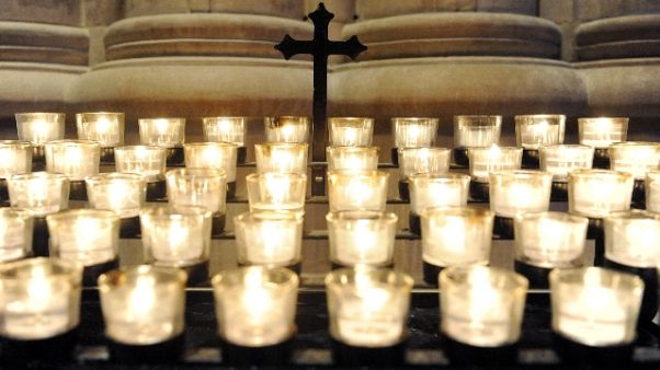 Stop offerte e lumi elettrici in chiesa Stop offerte e lumi elettrici in chiesa